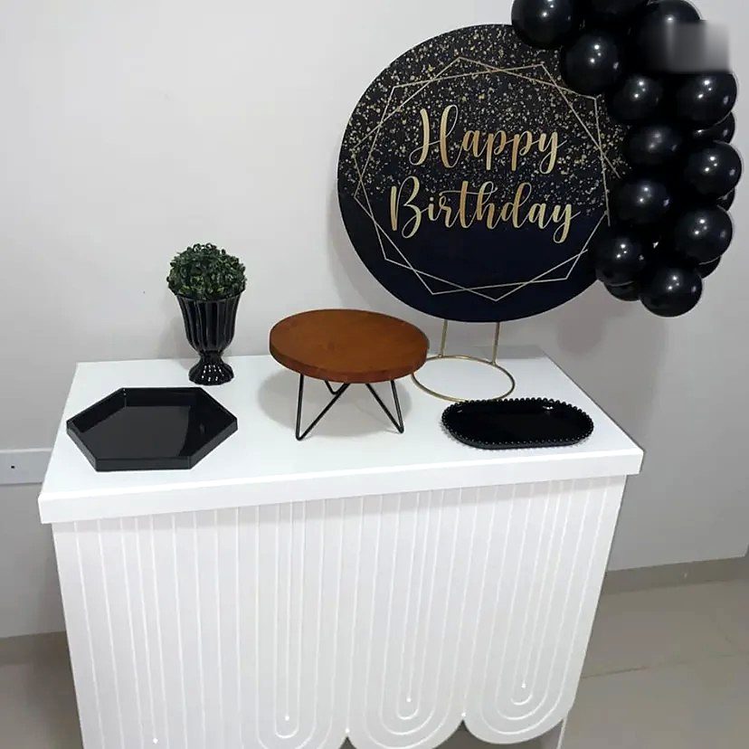 Festa na mesa Happy Birthday preto e dourado